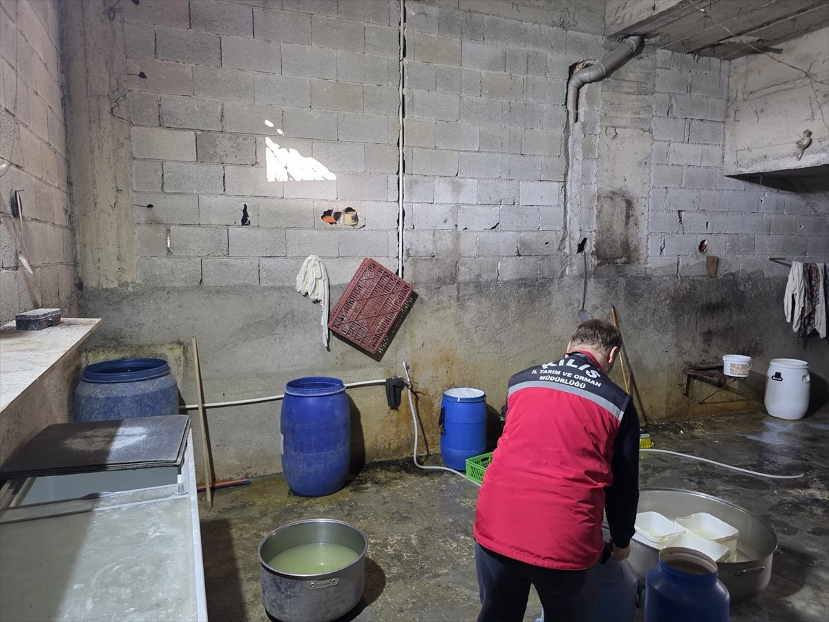 Kilis'te hijyen kurallarını ihlal ettiği belirlenen yoğurt ve peynir imalathanesi, İl Tarım ve...