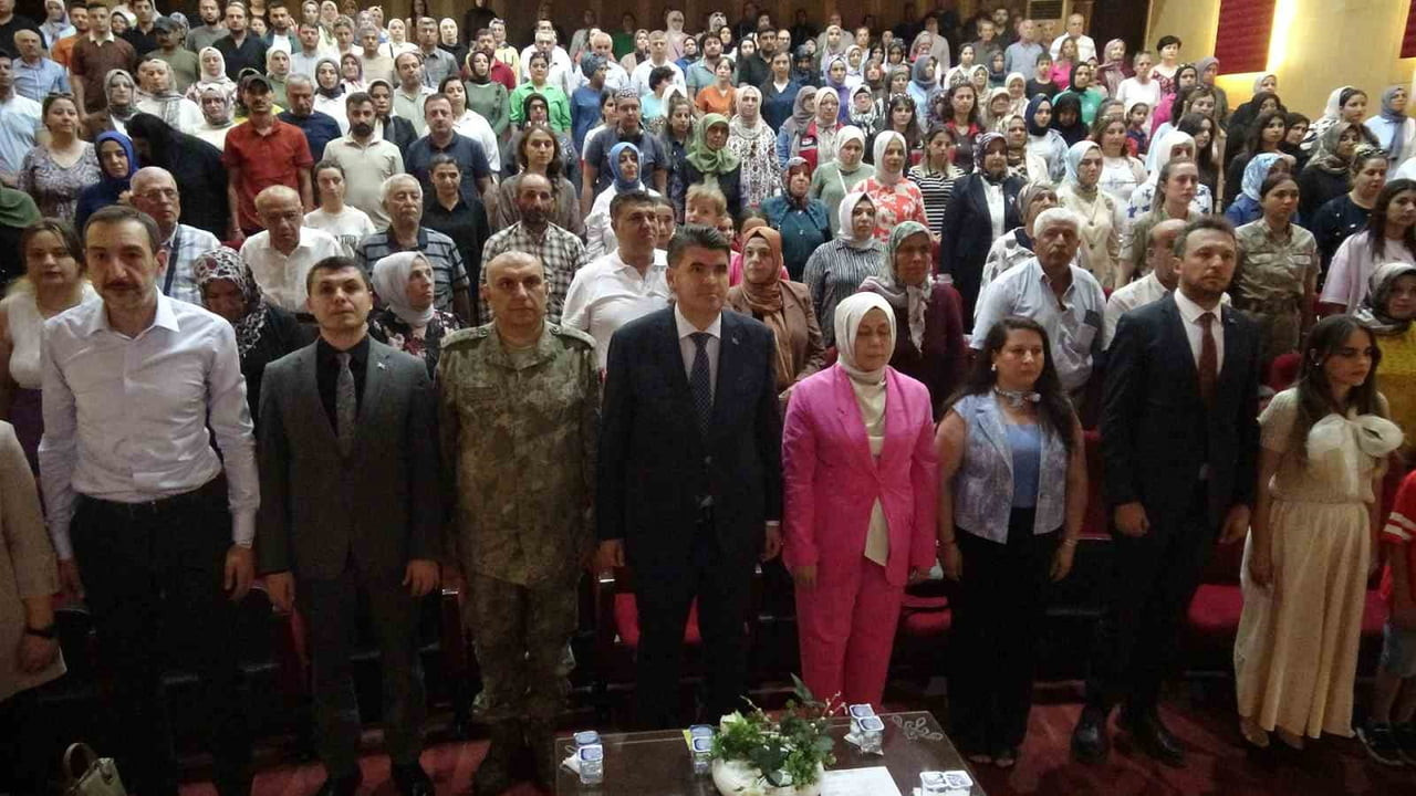 KİLİS'TE KORUYUCU AİLELER, KORUYUCU AİLE GÜNÜ DOLAYASIYLA DÜZENLENEN PROGRAMDA BİR ARAYA...