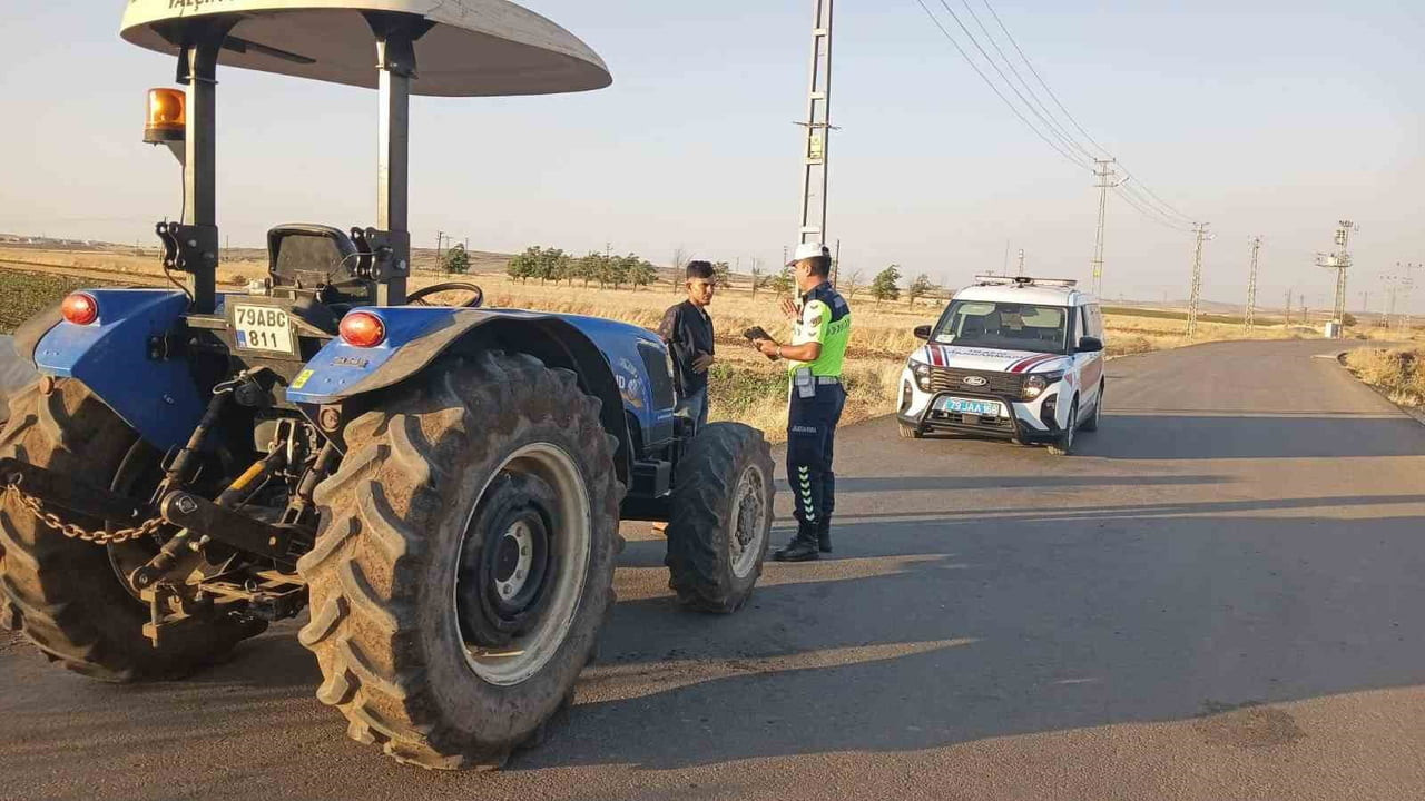 KİLİS'TE TRAKTÖR VE TARIM ARAÇLARINA TRAFİK DENETİMİ