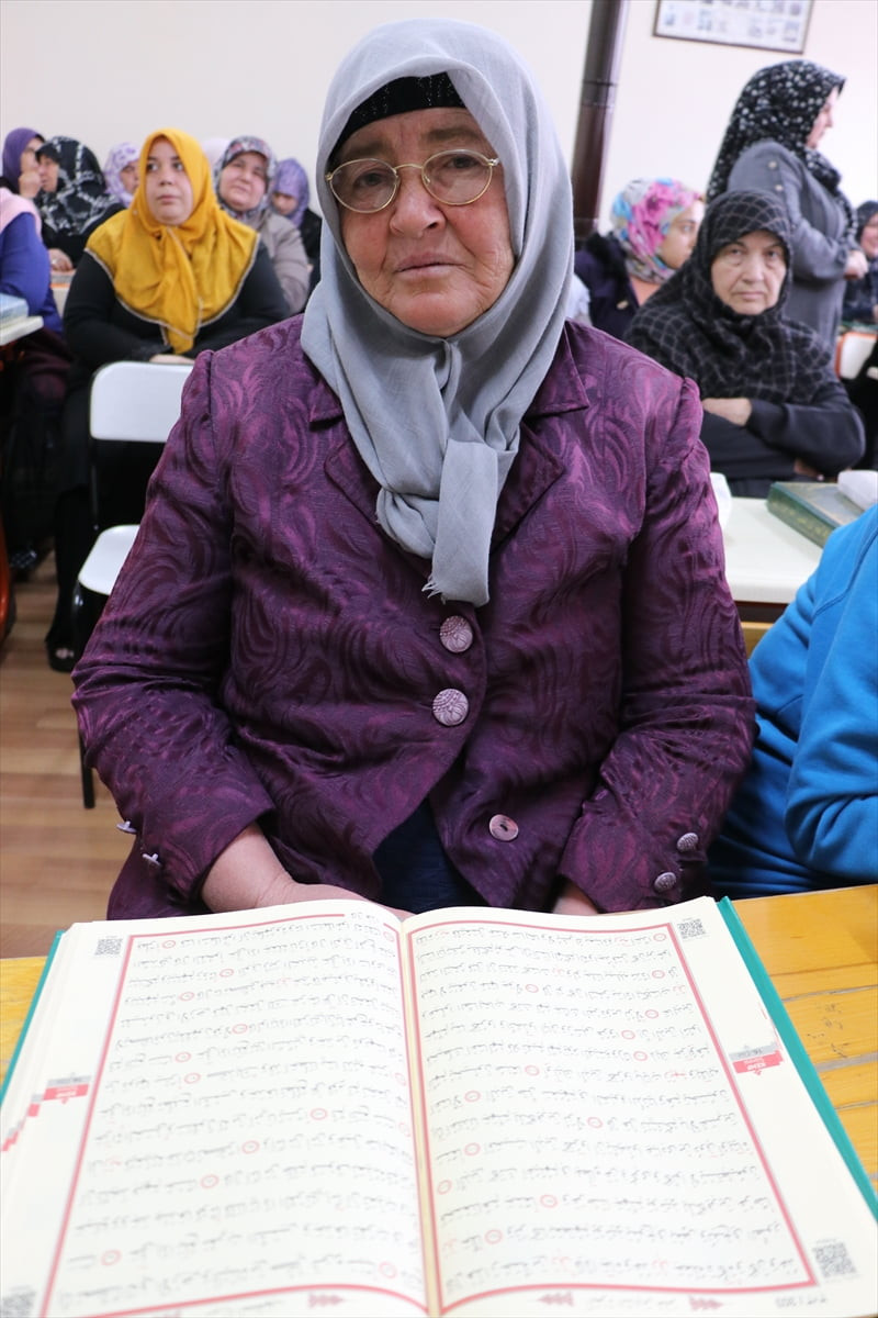 Kilis'te yaşayan 3 çocuk ve 6 torun sahibi Zekiye Delihacıoğlu, 65 yaşında katıldığı kursta kısa...