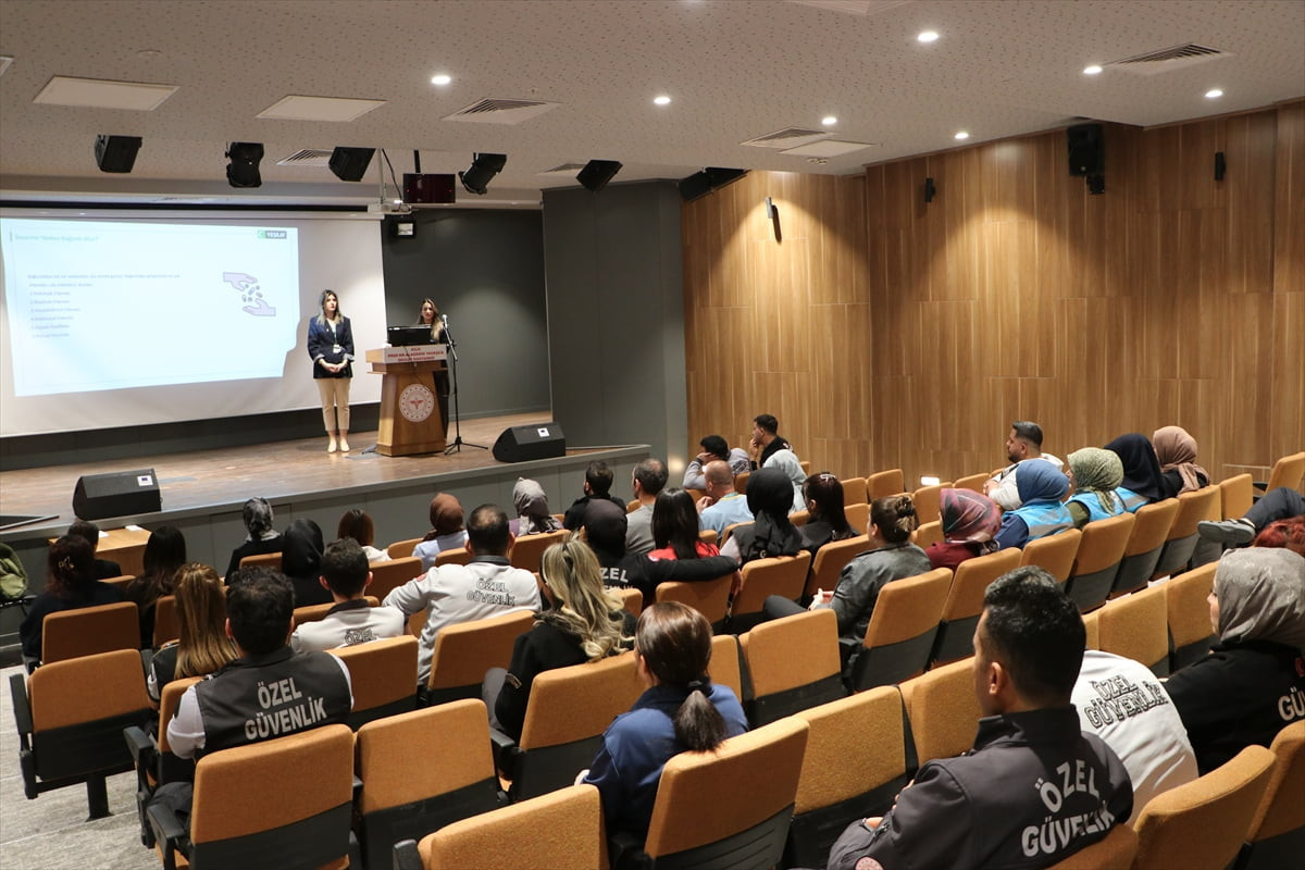 Kilis'te Yeşilay ekipleri, geçen yıl okullar, sağlık birimleri ve çeşitli etkinliklerde...