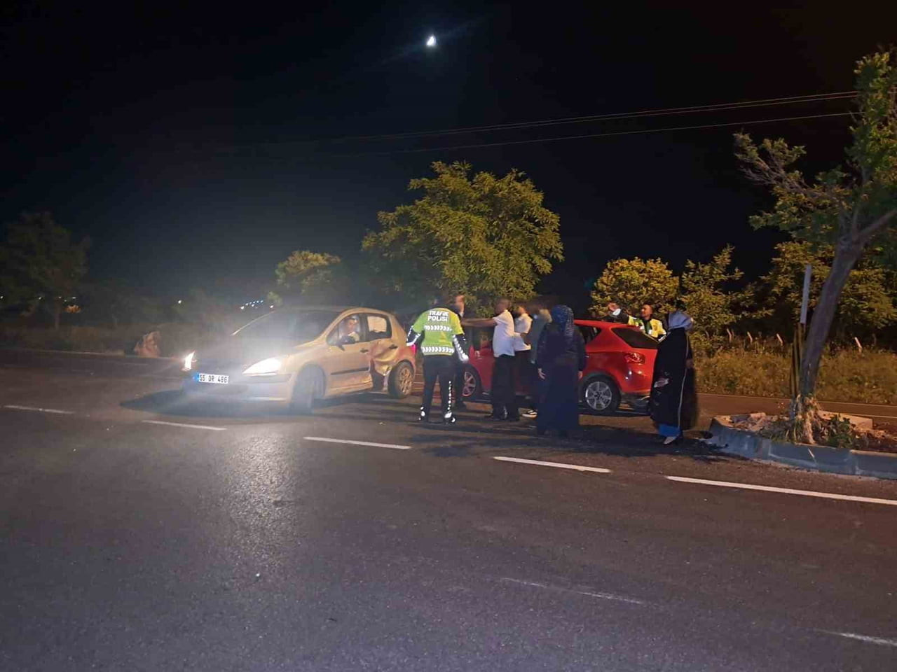KİLİS’TE İKİ OTOMOBİL ÇARPIŞTI: 4 YARALI