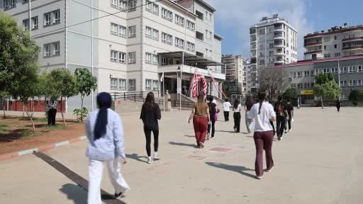 Kimliğini unutan öğrenci polis ekiplerinin yardımına rağmen sınava yetişemedi