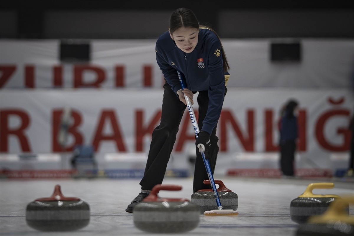 Kırgızistan Curling Takımı, kış sporlarının önemli merkezlerinden biri haline gelen Erzurum'da...