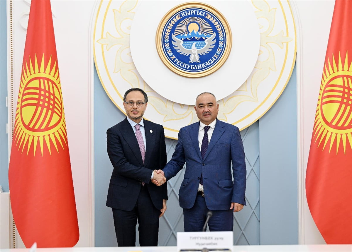 Kırgızistan Meclis (Jokorku Keneş) Başkanı Nurlanbek Turgunbek uulu (sağda), Türk Devletleri...