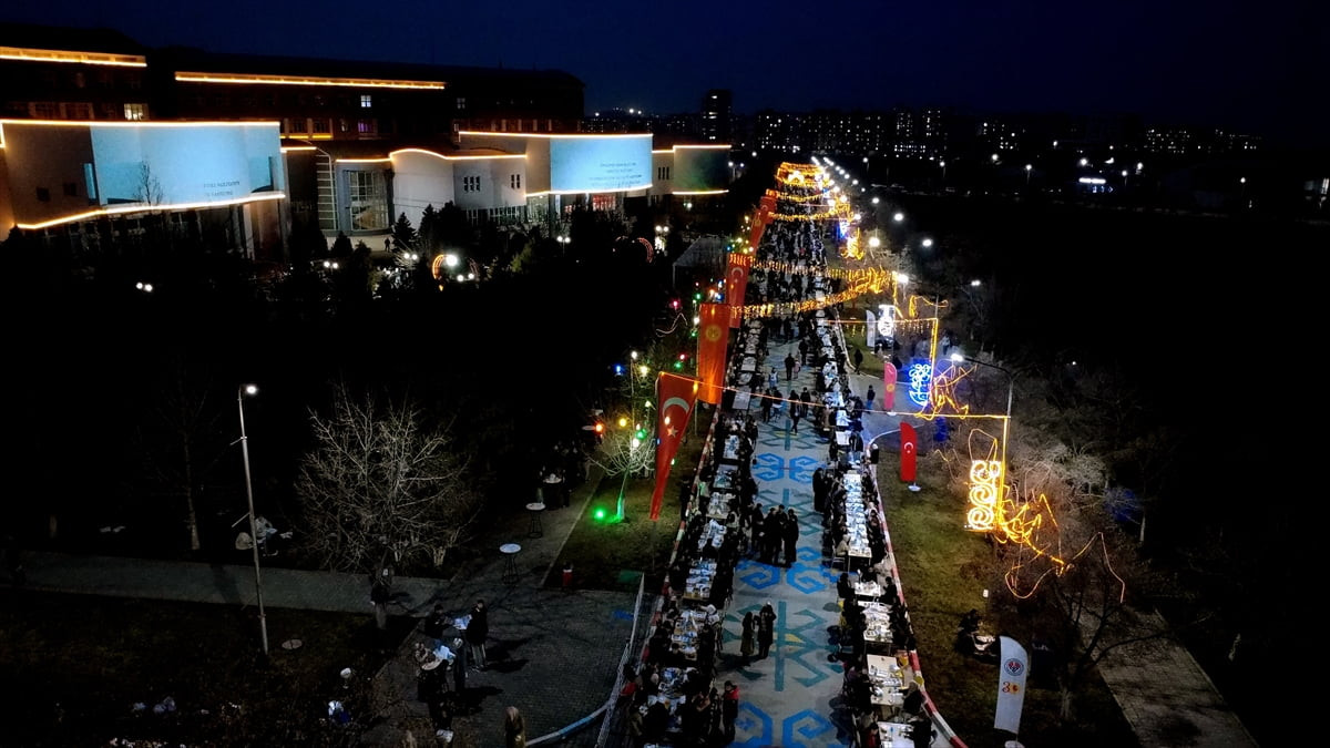 Kırgızistan-Türkiye Manas Üniversitesi (KTMÜ), Anadolu'nun asırlık sokak iftarı geleneğini...