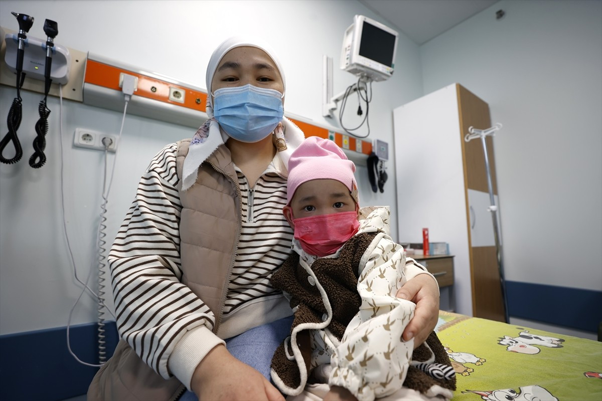 Kırgızistan'da yaşayan 4 yaşındaki aplastik anemi hastası Myrzabaeva Aruuzat, Malatya İnönü...