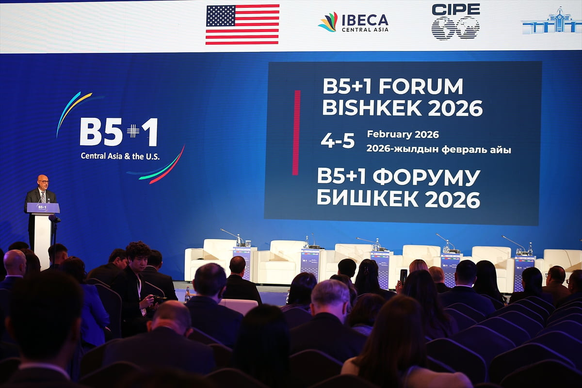 Kırgızistan'ın başkenti Bişkek'te, ABD ve Orta Asya'dan üst düzey yetkilileri bir araya getiren...