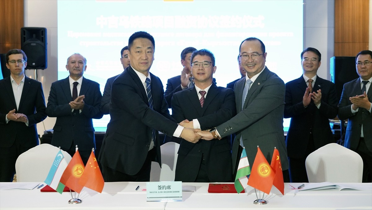 Kırgızistan'ın başkenti Bişkek'te, bölgenin stratejik ulaşım koridoru olması hedeflenen...