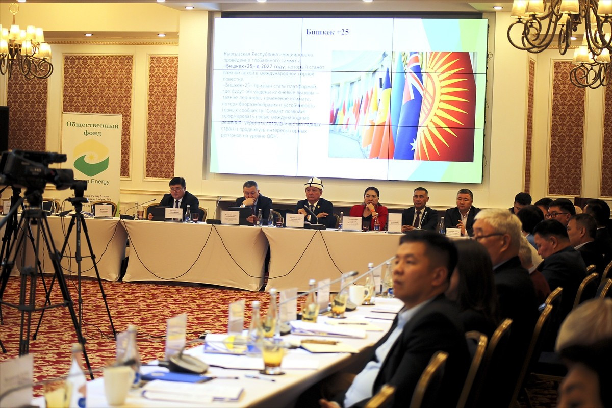 Kırgızistan'ın başkenti Bişkek'te, "Kırgızistan'ın Suyu, Dağları ve Buzulları: Sürdürülebilir...