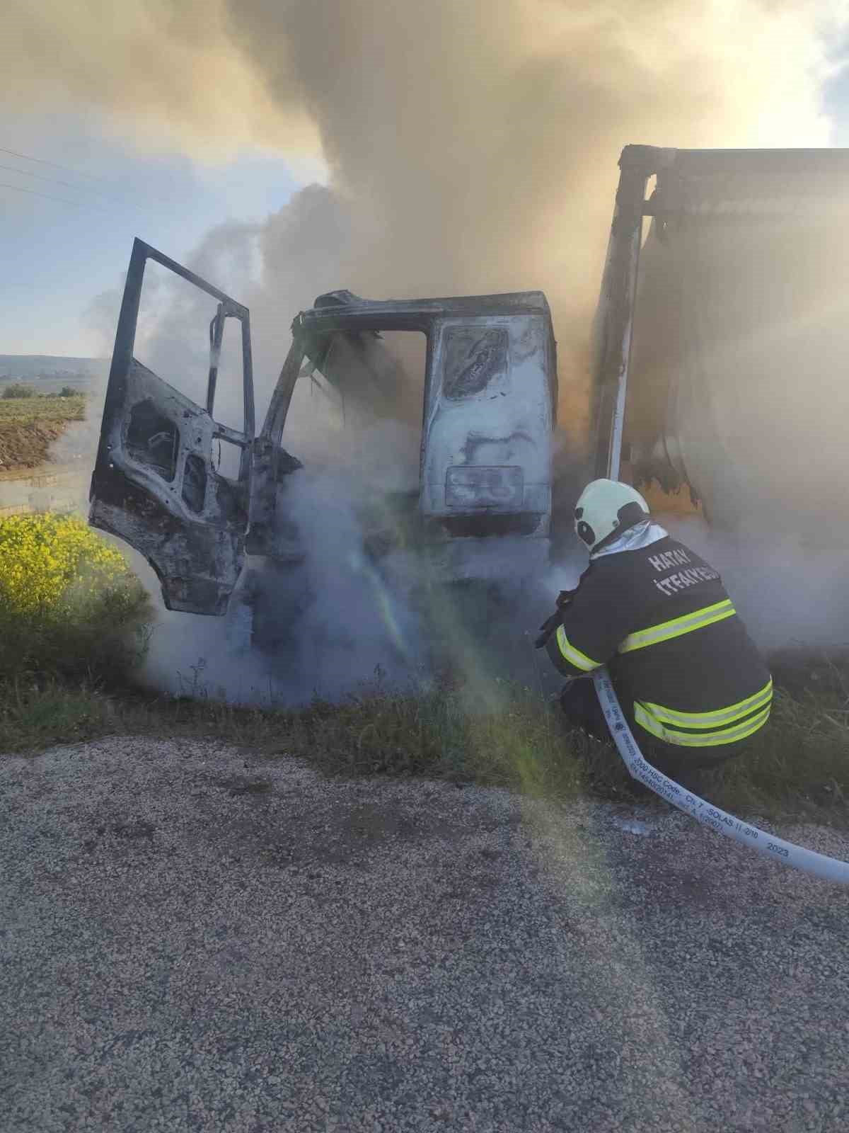 KIRIKHAN'DA ARAÇ YANGINI