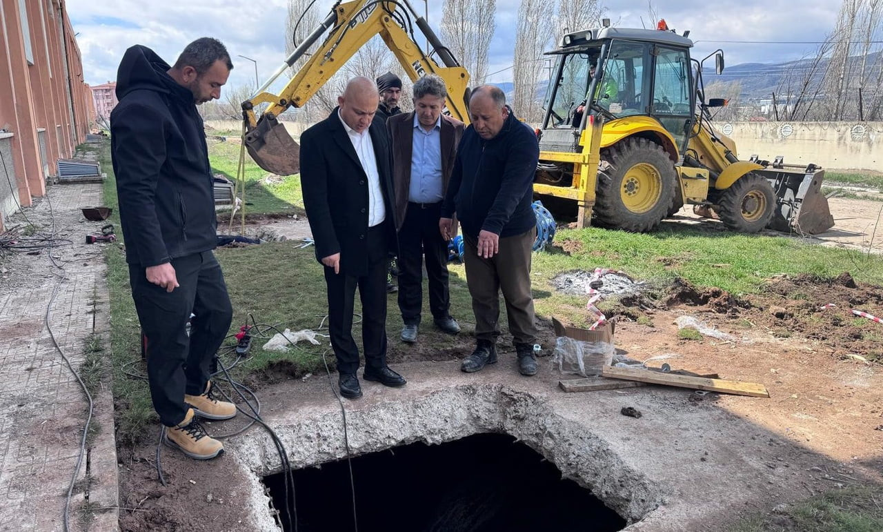 KIRIKKALE BELEDİYE BAŞKANI AHMET ÖNAL (SOLDAN İKİNCİ), YEŞİL VADİ SU BİRLİĞİ’NDE ALTYAPI YENİLEME...