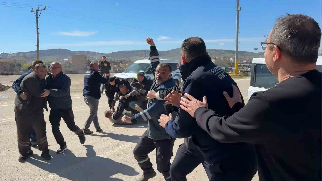 KIRIKKALE BELEDİYESİ PERSONELİNİN KAVGA ETTİĞİ YÖNÜNDEKİ İHBAR ÜZERİNE OLAY YERİNE SEVK EDİLEN...