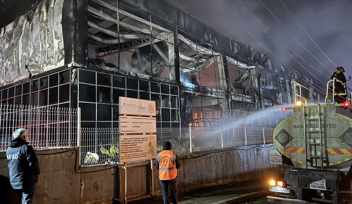 Kırıkkale Organize Sanayi Bölgesi'nde (OSB) bir fabrikada çıkan yangın söndürüldü.