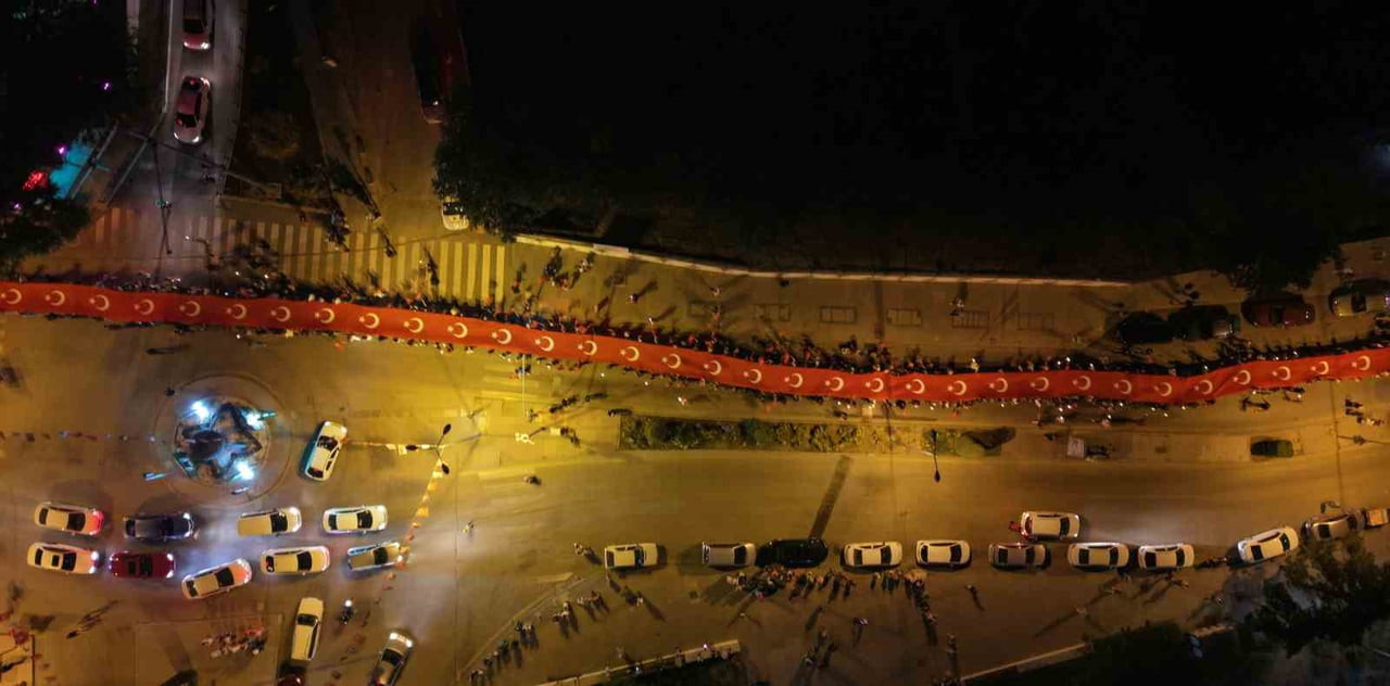 KIRIKKALE'DE 15 TEMMUZ DEMOKRASİ VE MİLLİ BİRLİK GÜNÜ DOLAYISIYLA VATANDAŞLAR, TÜRK BAYRAKLARIYLA...