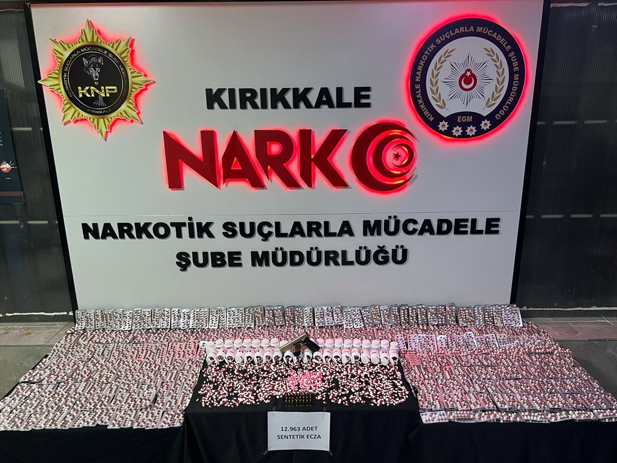 Kırıkkale'de düzenlenen uyuşturucu operasyonunda, 12 bin 963 sentetik uyuşturucu hap ele...