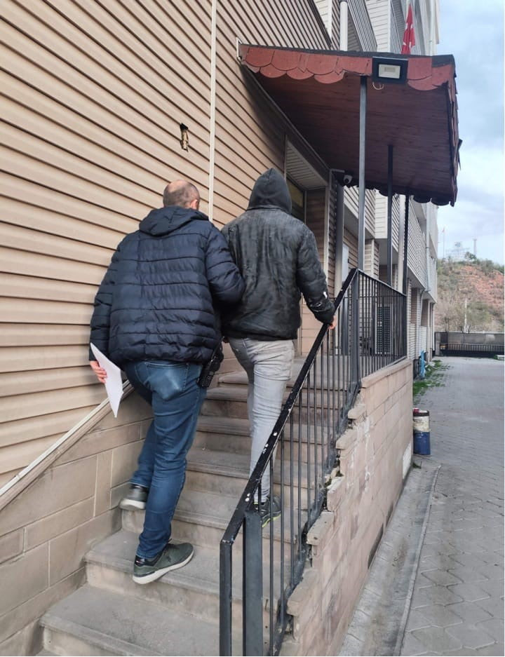 KIRIKKALE'DE HAKKINDA "MÜSTEHCEN YAYINLARI YAYINLAMAK" SUÇUNDAN KESİNLEŞMİŞ HAPİS CEZASI BULUNAN...