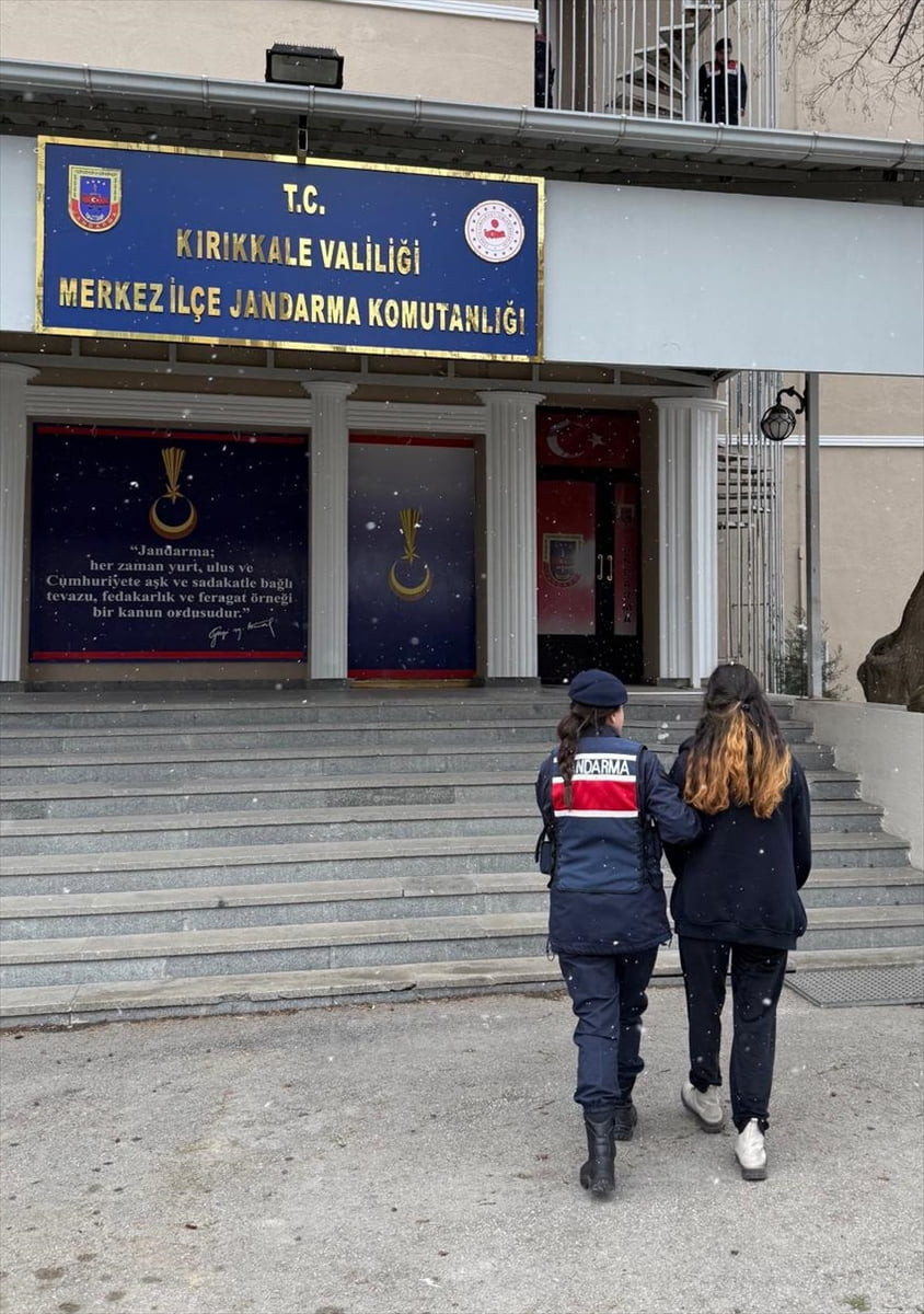 Kırıkkale'de jandarma ekiplerince hakkında 80 yıl 3 ay kesinleşmiş hapis cezası bulunan firari...