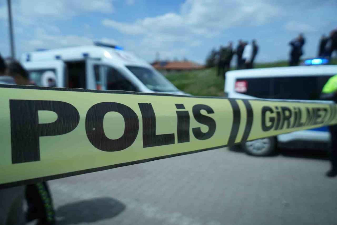 KIRIKKALE'DE KASKSIZ KULLANDIĞI ELEKTRİKLİ MOTOSİKLETLE BAHÇE DUVARINA ÇARPAN 74 YAŞINDAKİ SÜRÜCÜ...