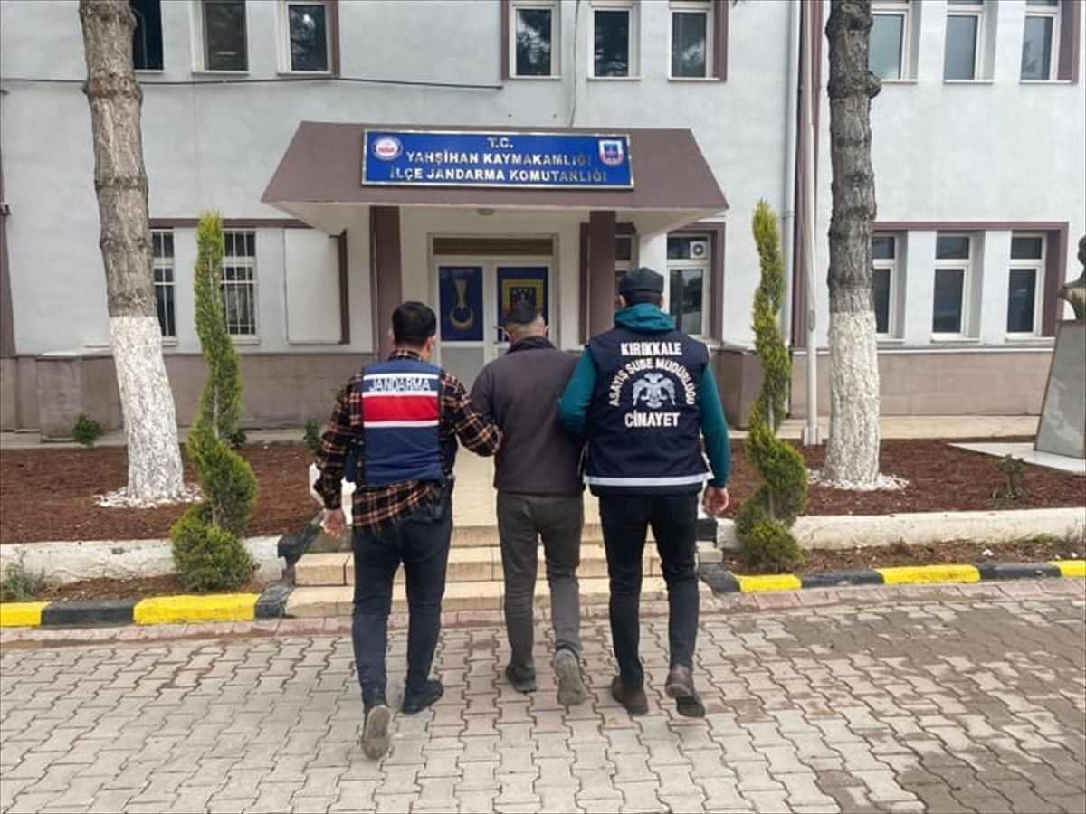 Kırıkkale'de "kasten yaralama" suçundan haklarında 7'şer yıl kesinleşmiş hapis cezası bulunan...