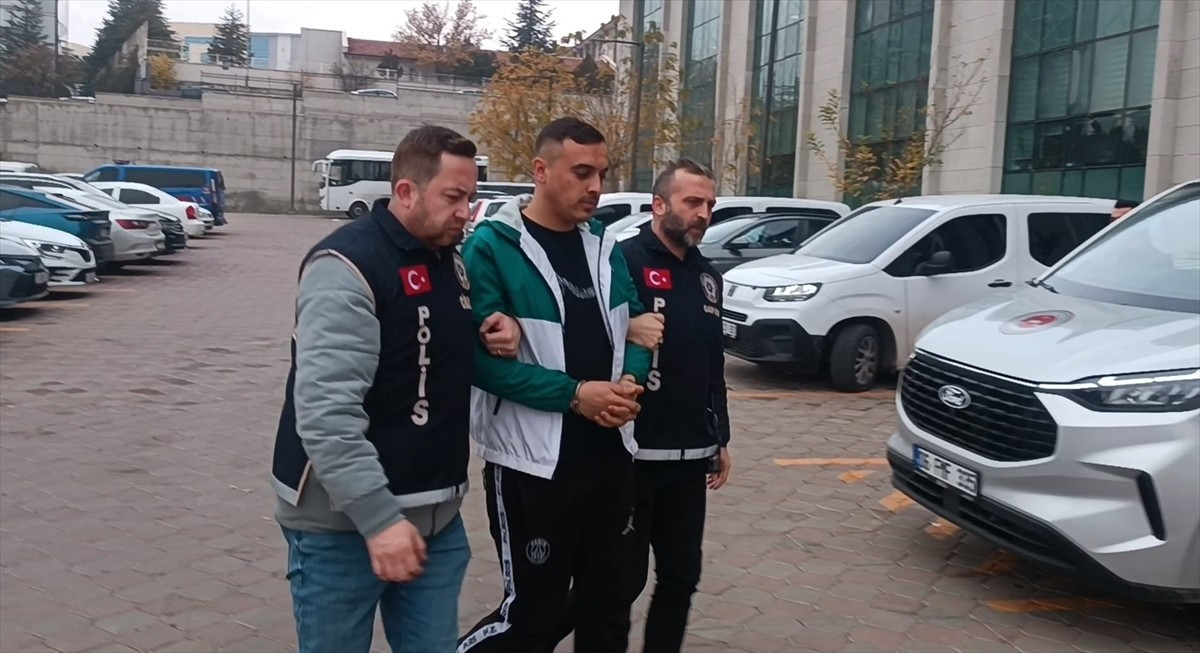 Kırıkkale'de tartıştığı ağabeyini bıçaklayarak öldüren şüpheli tutuklandı.