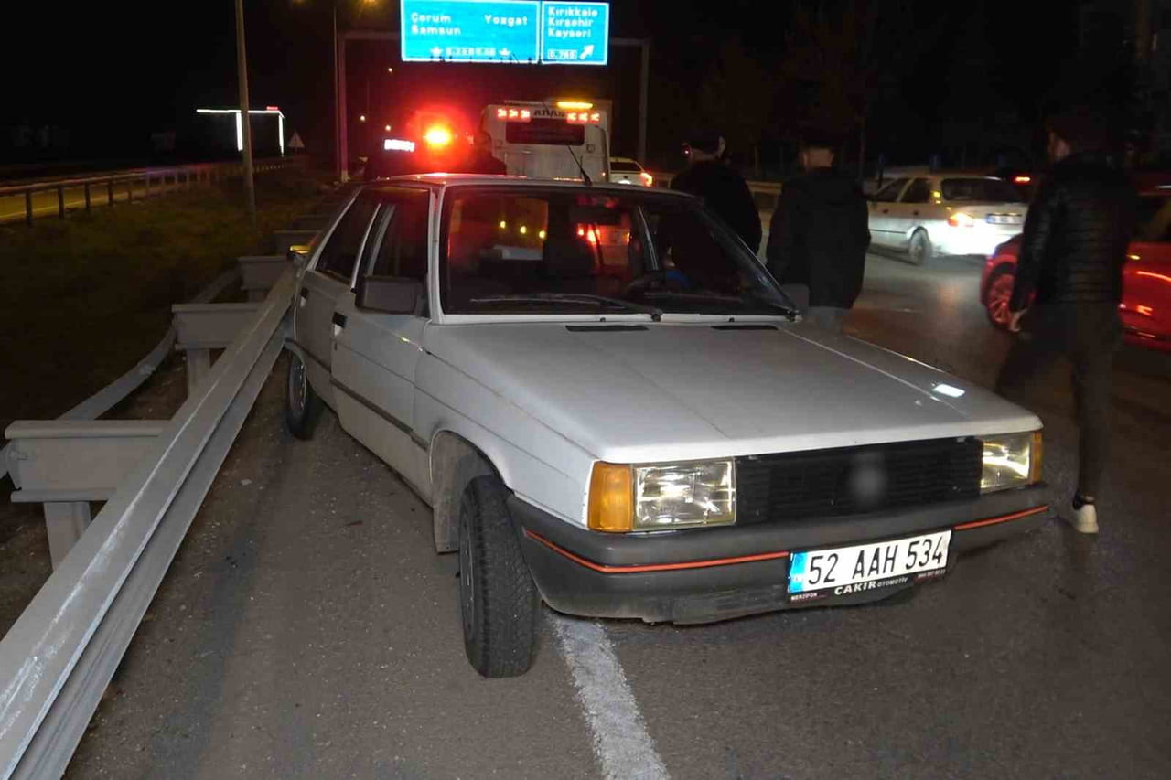 KIRIKKALE'DE TIR İLE OTOMOBİLİN ÇARPIŞMASI SONUCU MEYDANA GELEN TRAFİK KAZASINDA 3 KİŞİ...