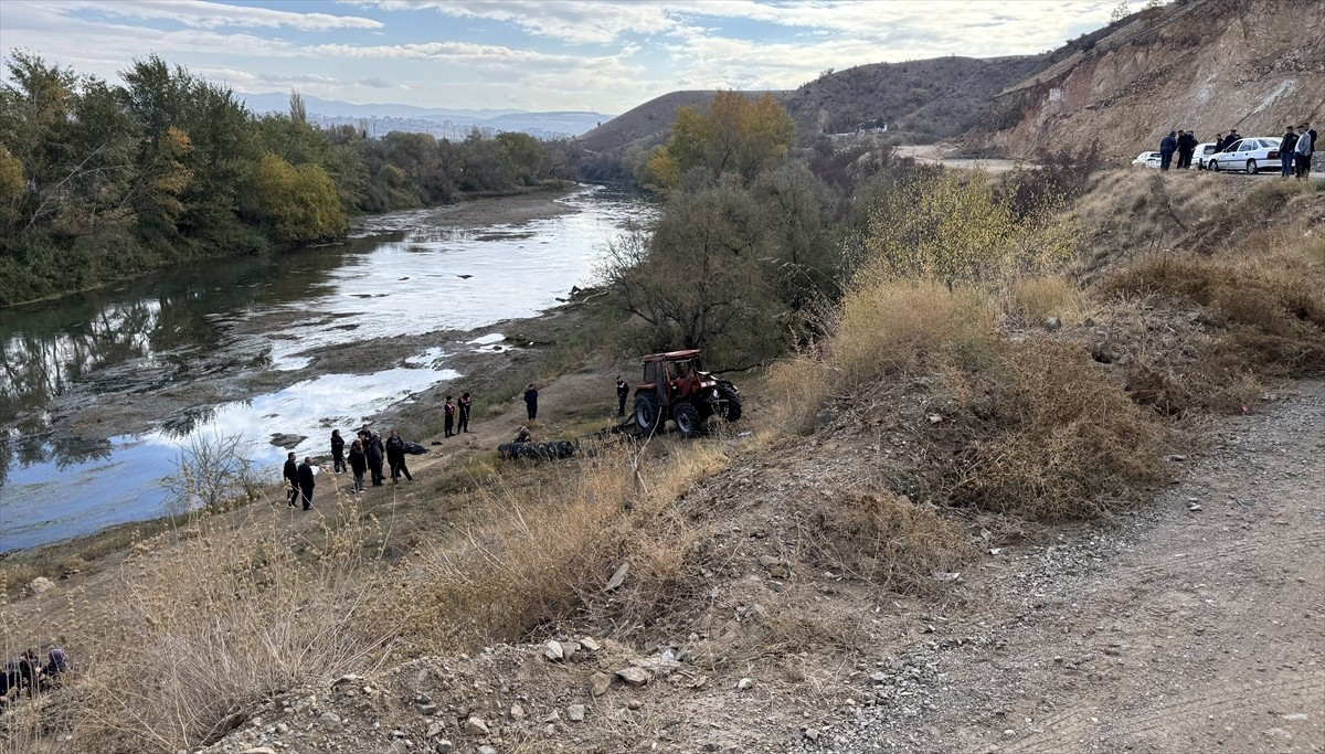 Kırıkkale'nin Yahşihan ilçesinde uçuruma devrilen traktörün sürücüsü yaşamını yitirdi.