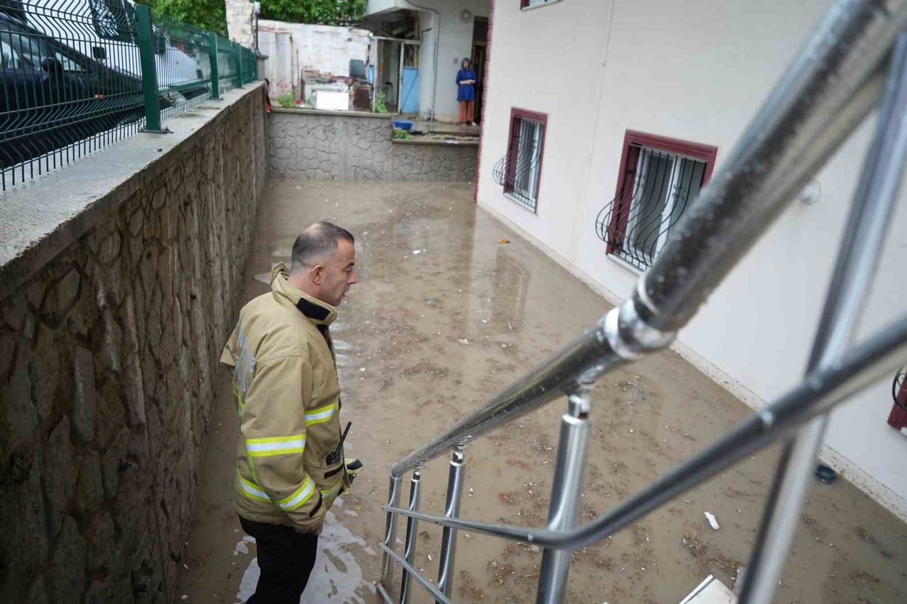 KIRIKKALE’DE ETKİLİ OLAN SAĞANAK YAĞIŞ HAYATI OLUMSUZ ETKİLEDİ. ANİDEN BASTIRAN YAĞMURLA BİRLİKTE...