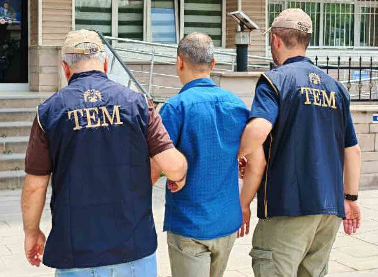 KIRIKKALE’DE FETÖ/PDY'YE ÜYE OLMAK SUÇUNDAN HAKKINDA 6 YIL 3 AY KESİNLEŞMİŞ HAPİS CEZASI BULUNAN...