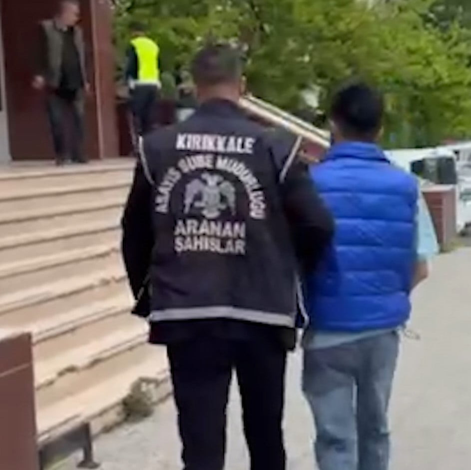 KIRIKKALE’DE HAKLARINDA KESİNLEŞMİŞ HAPİS CEZASI BULUNAN 3 HÜKÜMLÜ, POLİS EKİPLERİNCE...