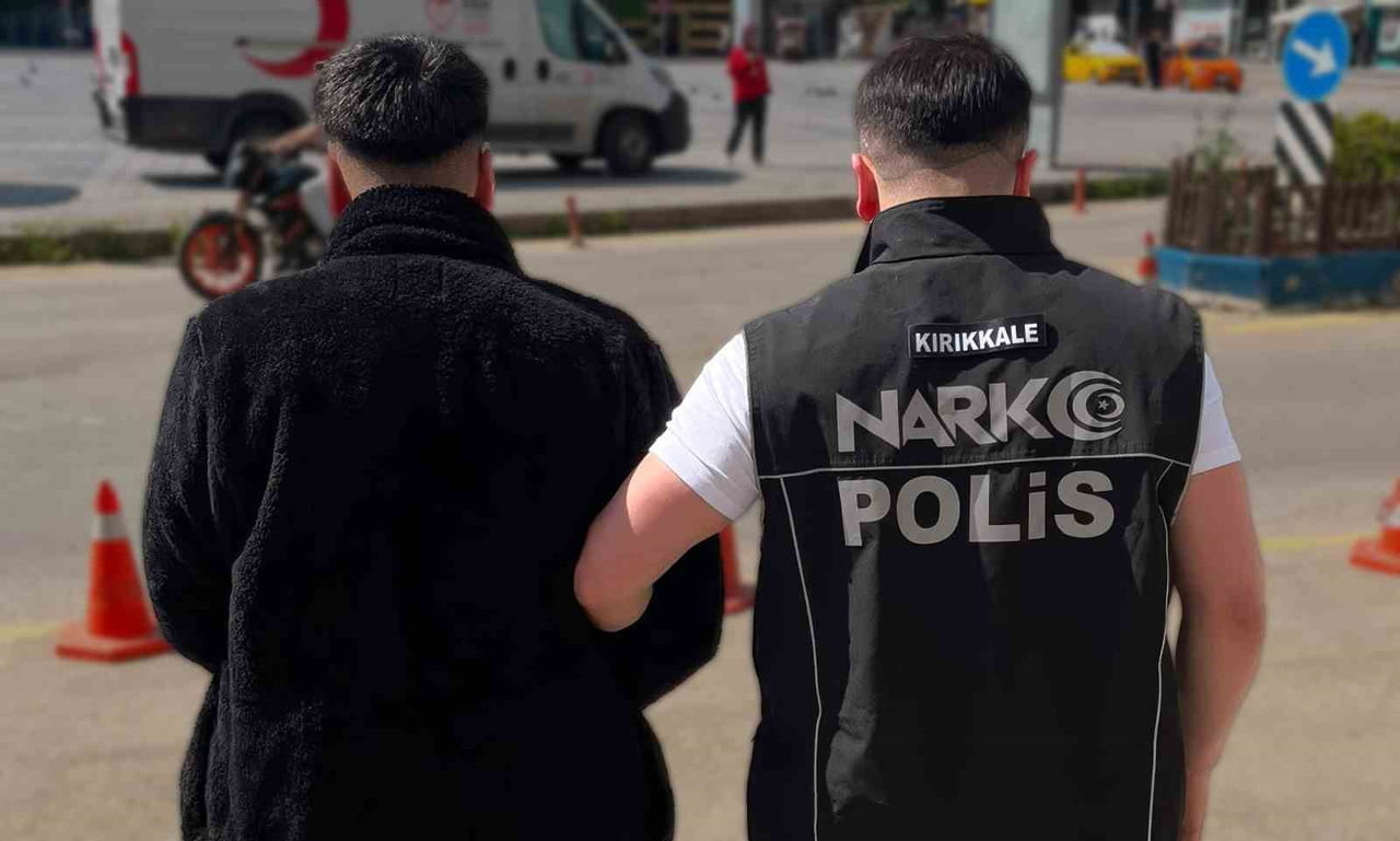 KIRIKKALE’DE POLİS EKİPLERİNCE DÜZENLENEN UYUŞTURUCU OPERASYONUNDA 493 ADET SENTETİK UYUŞTURUCU...