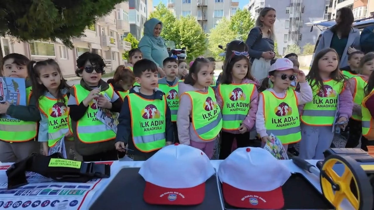 KIRKLARELİ İL EMNİYET MÜDÜRLÜĞÜ TARAFINDAN TRAFİK HAFTASI KAPSAMINDA DÜZENLENEN ETKİNLİKTE...