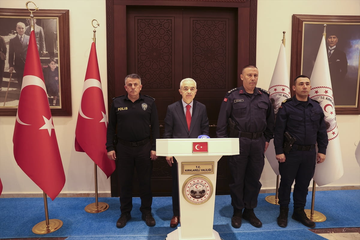 Kırklareli Valisi Uğur Turan, Asayiş Basın Bilgilendirme Toplantısı'nın ardından basına açıklama...