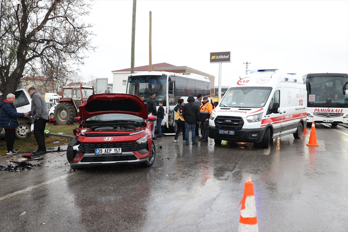 Kırklareli'nde 6 aracın karıştığı zincirleme trafik kazasında 5 kişi yaralandı.