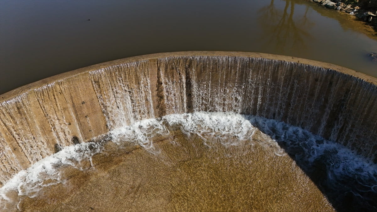 Kırklareli'nde aralıklarla etkili olan sağanak ve kar yağışı, Üsküp Göleti'ni doldurdu. Yaz...