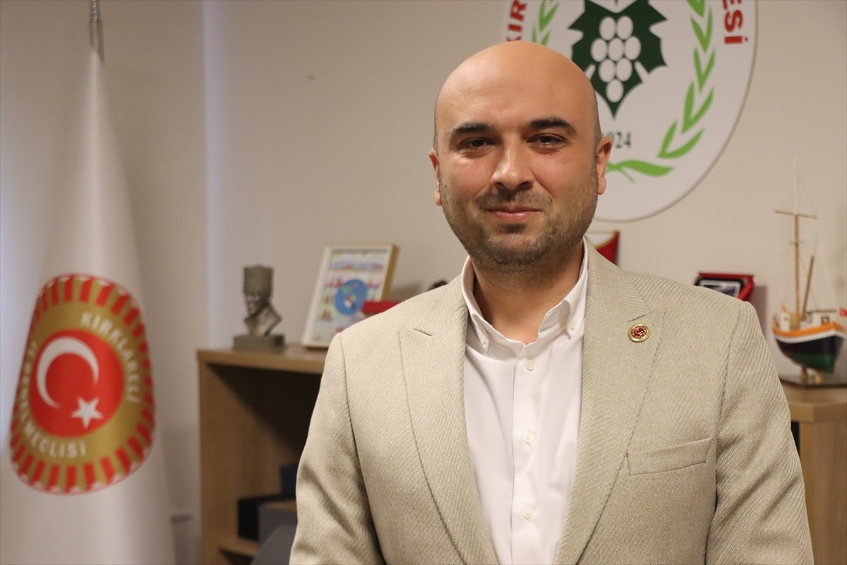 Kırklareli'nde bir köy muhtarının İl Genel Meclisinden yangınlara müdahale için su tankeri...