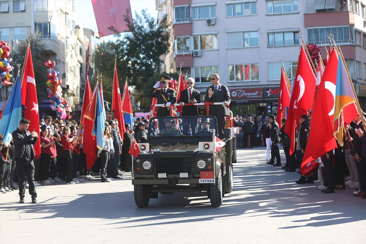 Kırklareli'nde Cumhuriyet'in 102'nci yıl dönümü kapsamında Özgürlük ve Demokrasi meydanında tören...