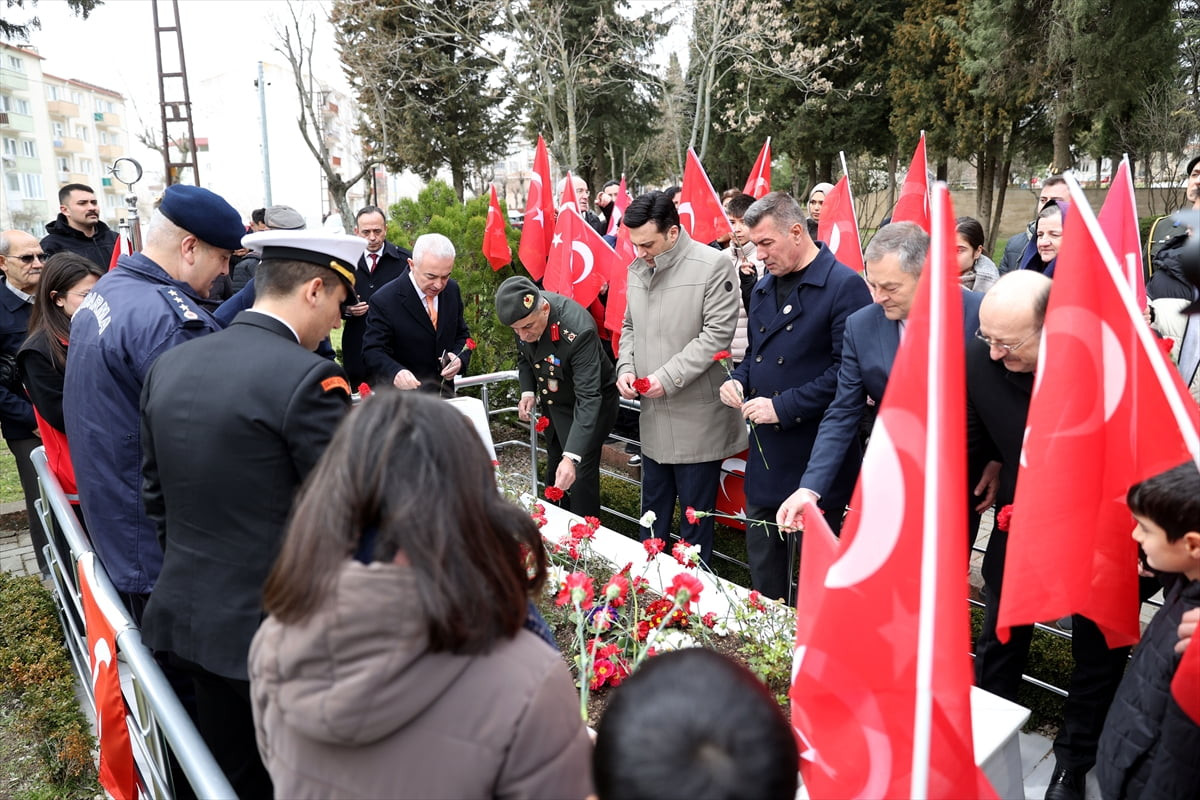 Kırklareli'nde devlet koruması altındaki çocuklar, Ramazan Bayramı dolayısıyla şehitlik...