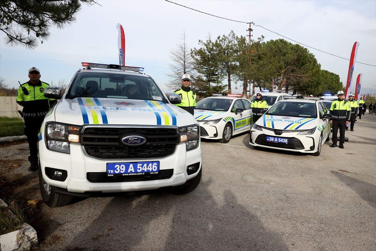 Kırklareli'nde emniyet teşkilatının araç filosu 64 yeni araçla güçlendirildi. İl Emniyet Müdürlüğü...