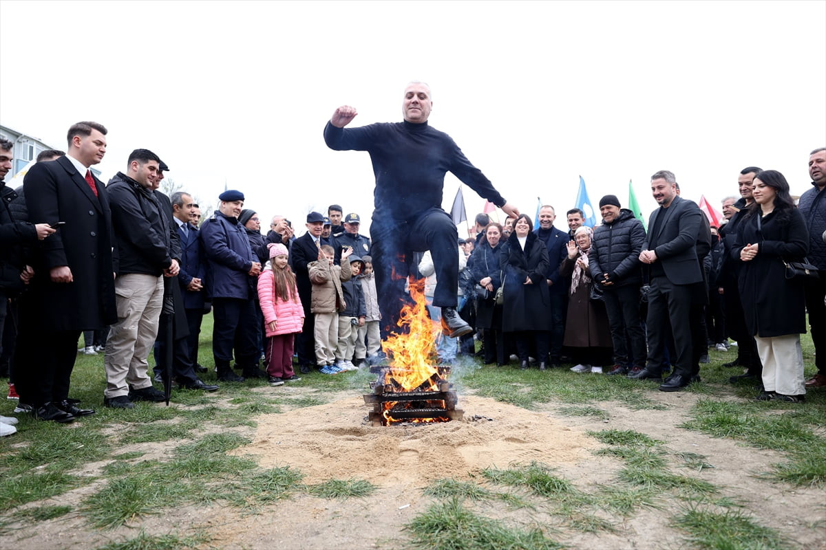 Kırklareli'nde Nevruz Bayramı Millet Bahçesi'nde çeşitli etkinliklerle kutlandı. Belediye Başkan...
