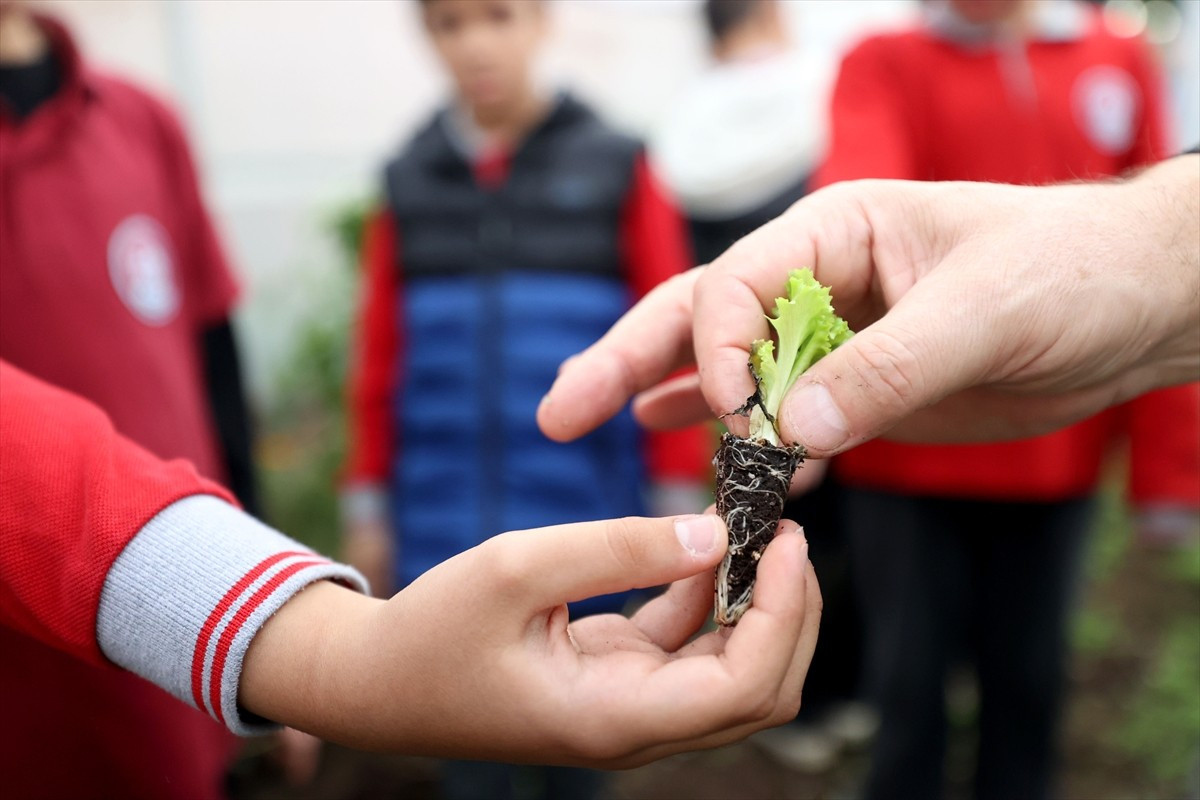 Kırklareli'nde okul müdürü ve sınıf öğretmeni olarak görev yapan İbrahim Erginsoy, hazırladığı...