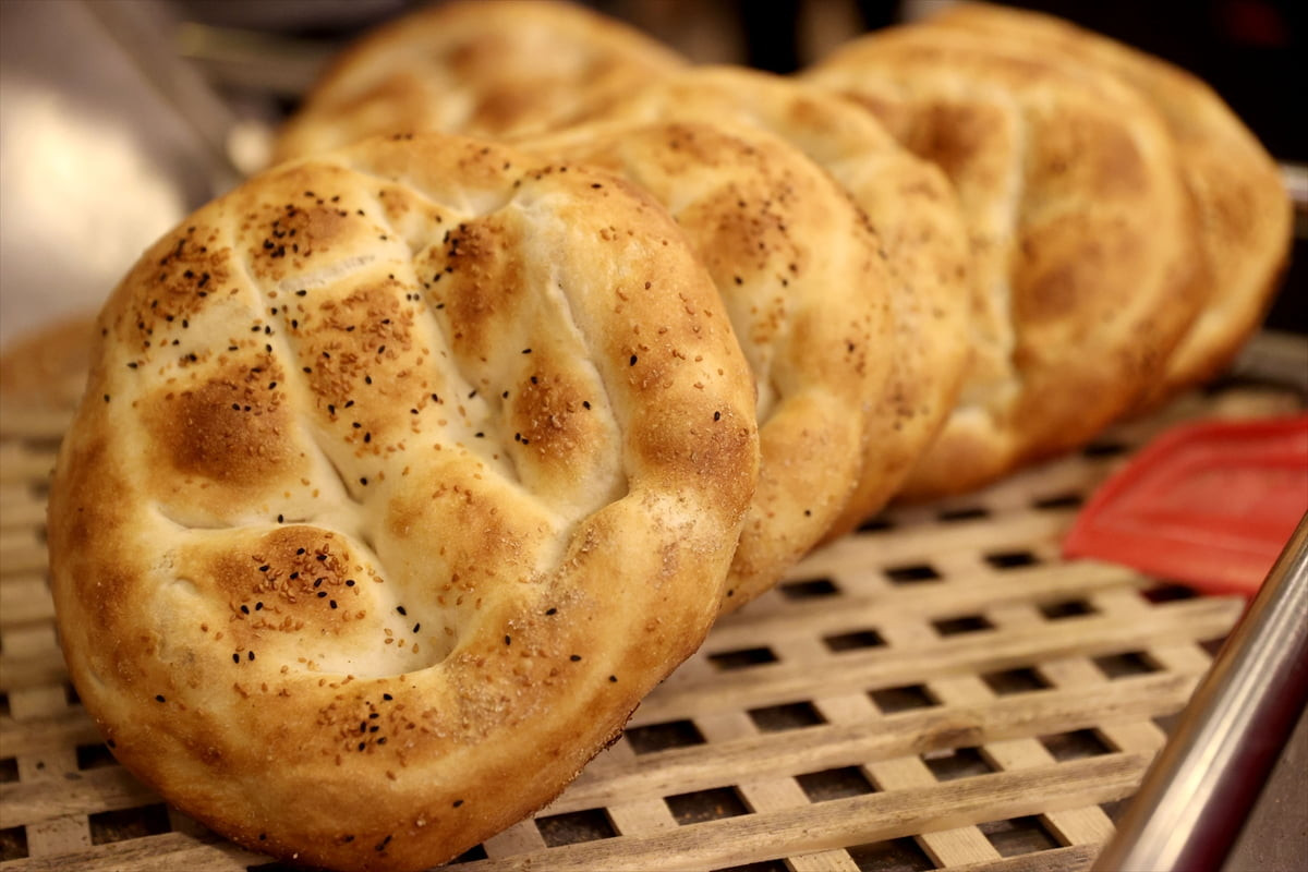 Kırklareli'nde ramazan ayına girilmesiyle fırınlarda "ramazan pidesi" mesaisi de başladı....