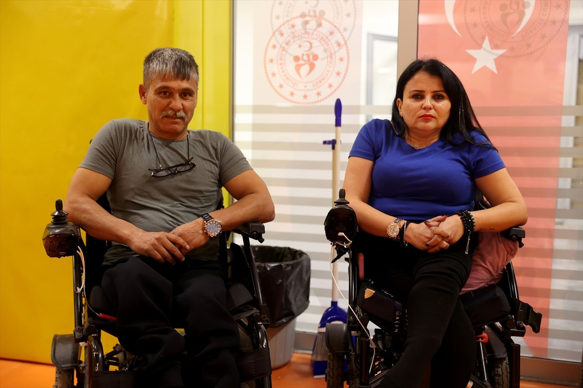 Kırklareli'nde yaşayan bedensel engelli Hasan ve Senem Lağımcı çifti, halter sayesinde hem...