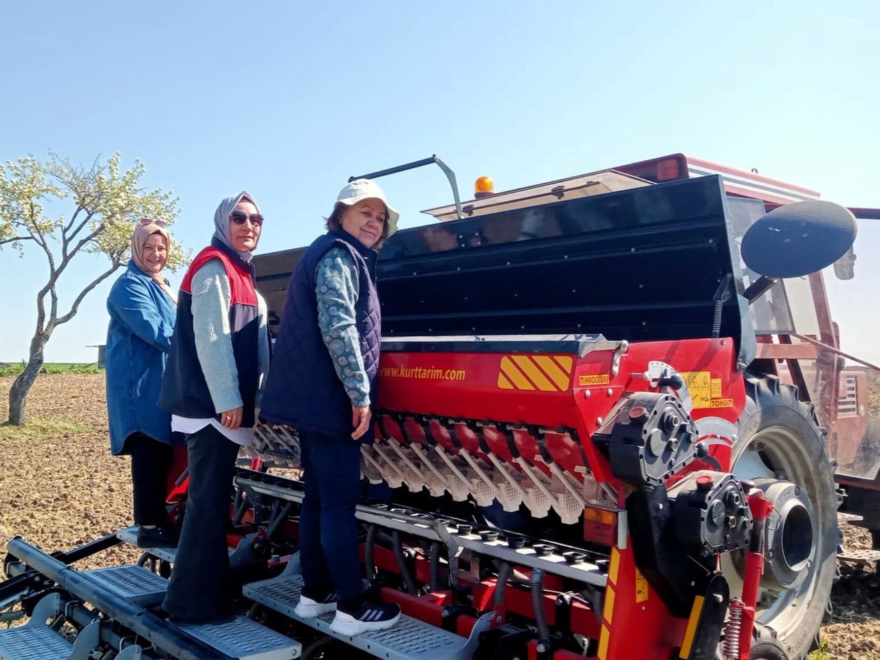 KIRKLARELİ'NİN BABAESKİ İLÇESİNDE İLÇE TARIM VE ORMAN MÜDÜRLÜĞÜ TEKNİK PERSONELLERİ, KADIN...