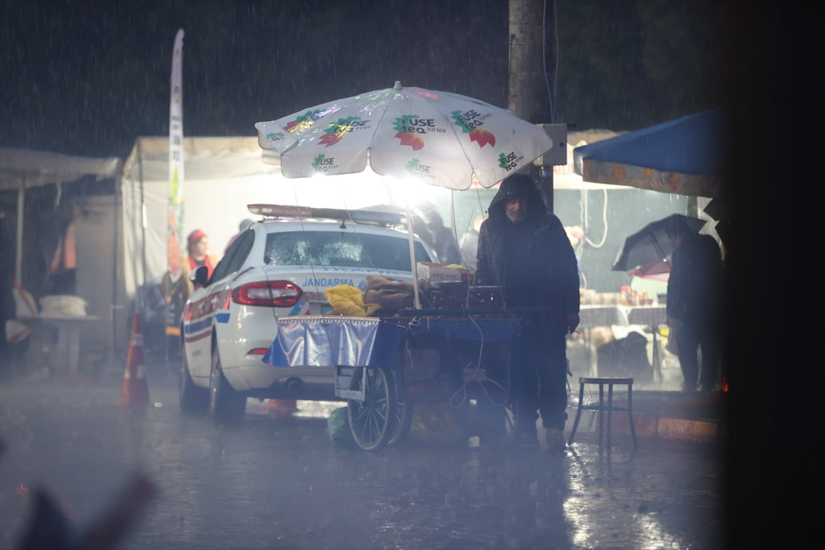 Kırklareli'nin Babaeski ilçesine bağlı Büyükmandıra beldesinde, Balkan geleneği olan "Koleda"...