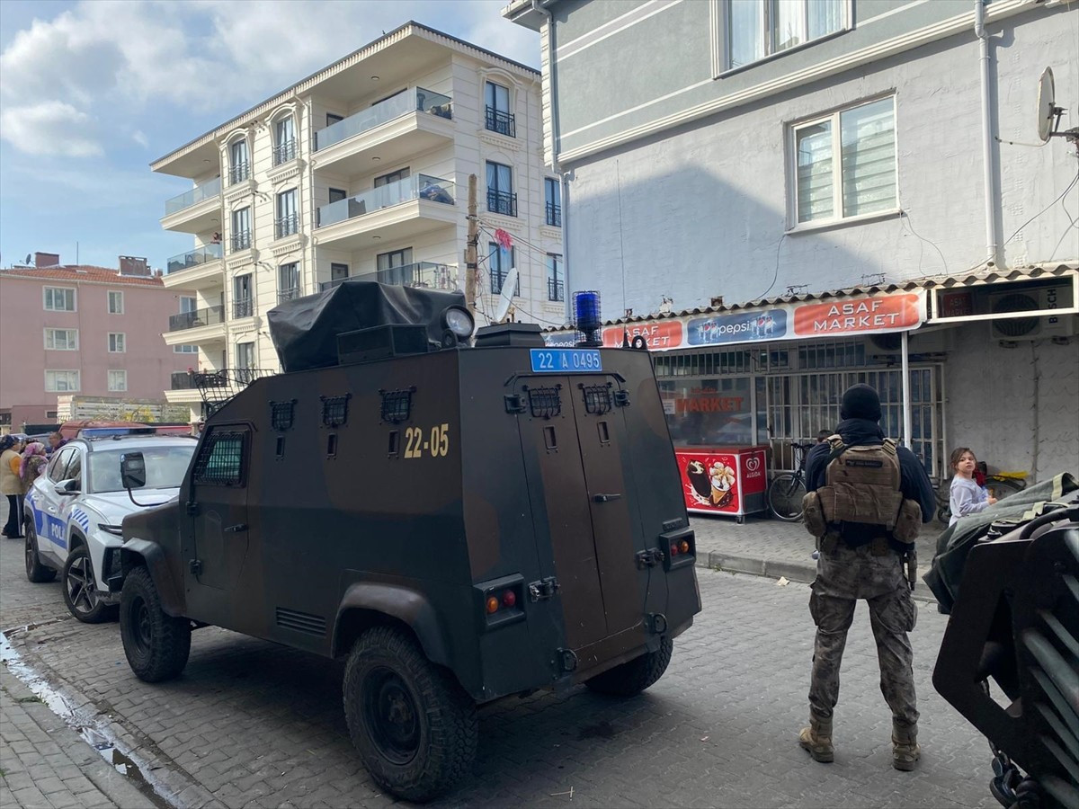 Kırklareli'nin Lüleburgaz ilçesi, Gündoğdu Mahallesi'nde iki grup arasında çıkan silahlı kavgada...