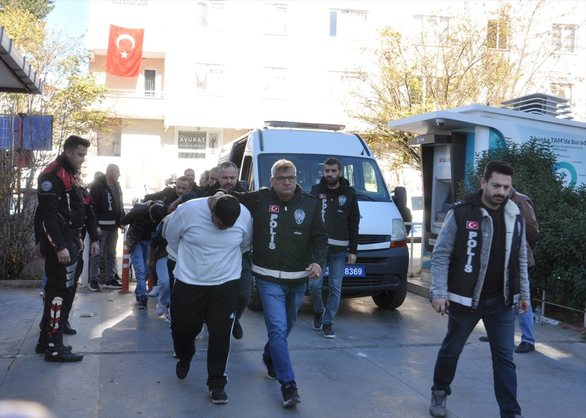 Kırklareli'nin Lüleburgaz ilçesinde 19 yaşındaki genç kızın öldüğü silahlı kavgaya ilişkin...