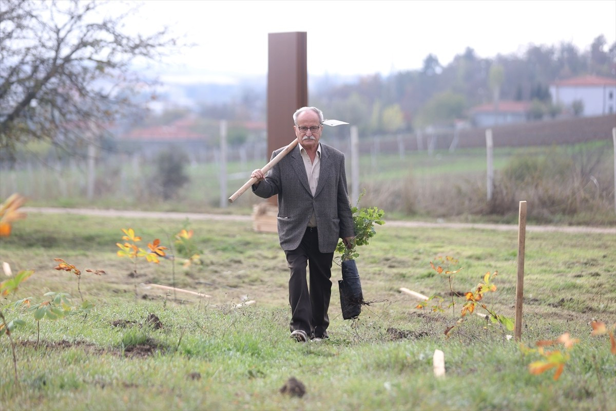 Kırklareli'nin Lüleburgaz ilçesinde 75 yaşındaki emekli orman mühendisi Vicdan Aladağ, doğa...