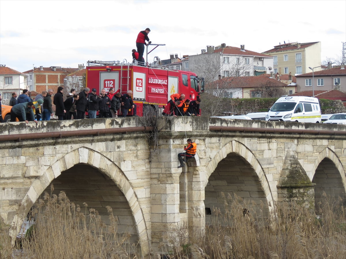 Kırklareli'nin Lüleburgaz ilçesinde dere yatağında erkek cesedi bulundu. Lüleburgaz Deresi taş...