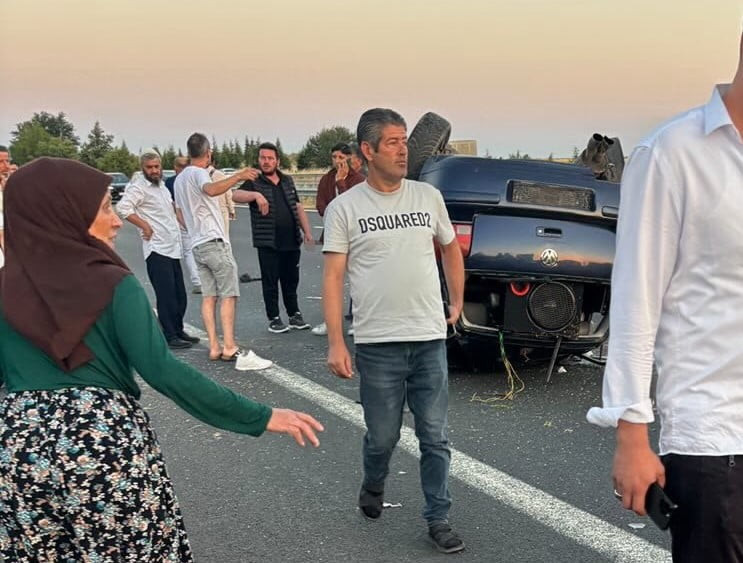 KIRKLARELİ'NİN LÜLEBURGAZ İLÇESİNDE LASTİĞİNİN PATLAMASI SONUCU KONTROLDEN ÇIKARAK BARİYERLERE...